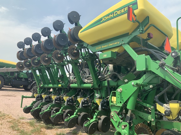 2006 John Deere 1790 Planter
