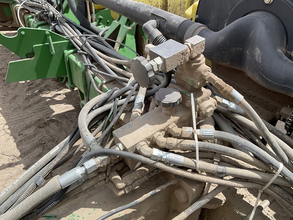 2001 John Deere 1760 Planter