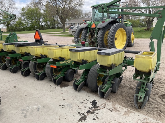 2001 John Deere 1760 Planter