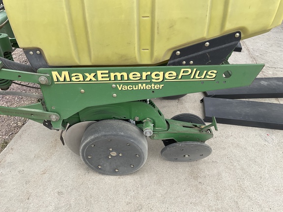 2001 John Deere 1760 Planter