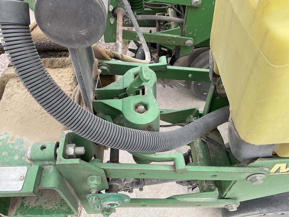 2001 John Deere 1760 Planter