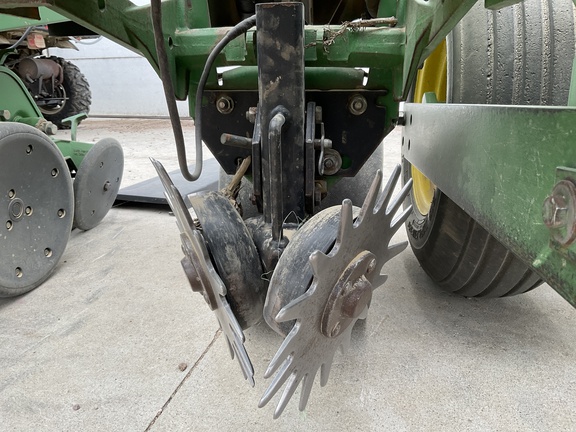 2001 John Deere 1760 Planter