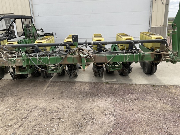 2001 John Deere 1760 Planter