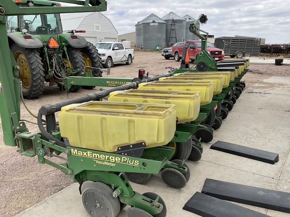 2001 John Deere 1760 Planter