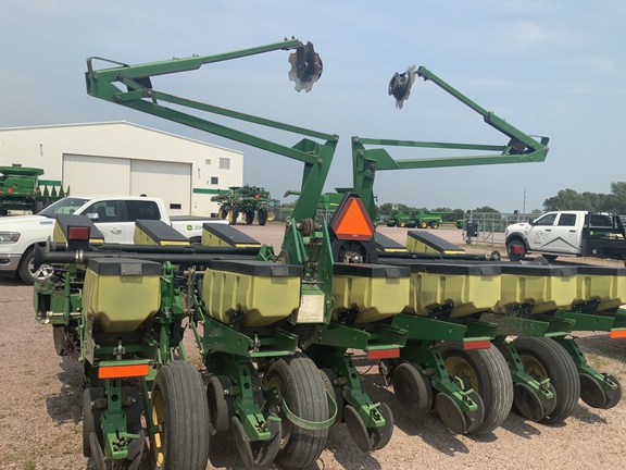 2001 John Deere 1760 Planter