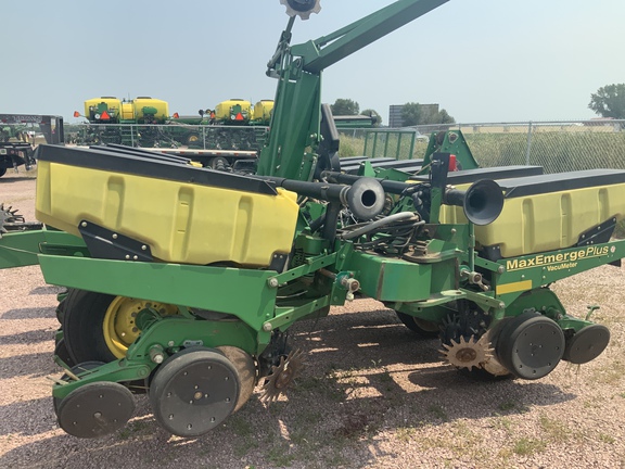 2001 John Deere 1760 Planter