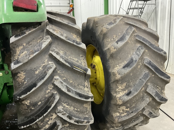 2004 John Deere 9520 Tractor 4WD