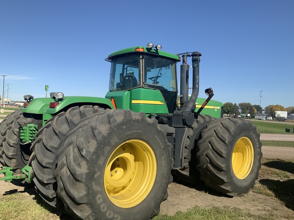 2004 John Deere 9520 Tractor 4WD