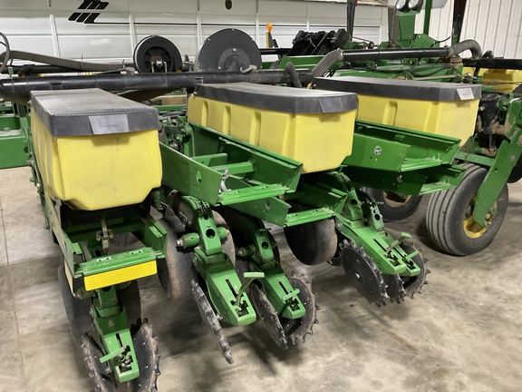 2001 John Deere 1780 Planter