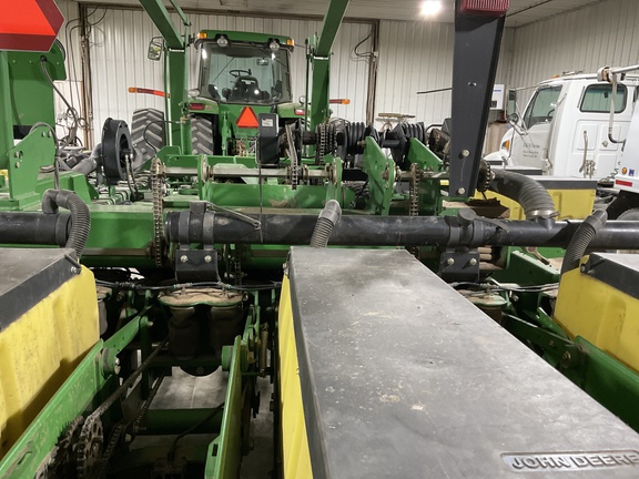 2001 John Deere 1780 Planter