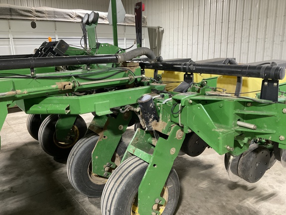 2001 John Deere 1780 Planter