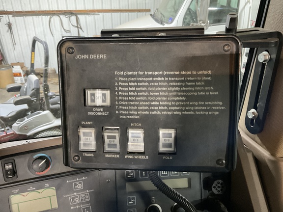 2001 John Deere 1780 Planter