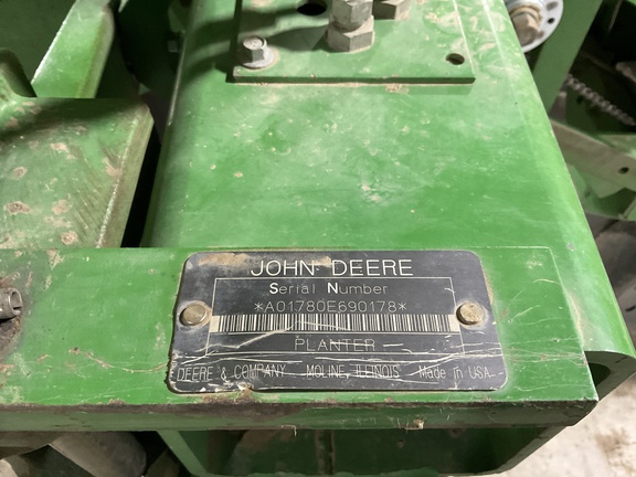 2001 John Deere 1780 Planter