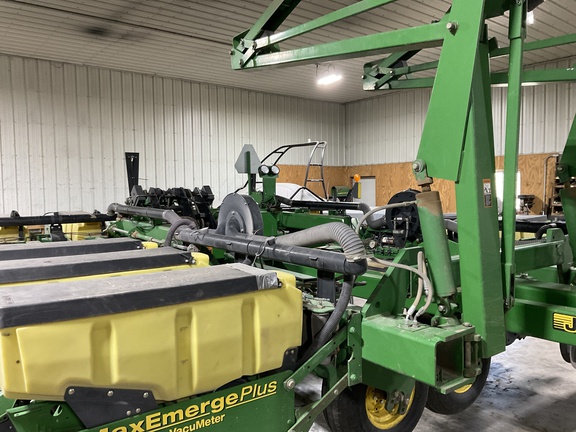 2001 John Deere 1780 Planter