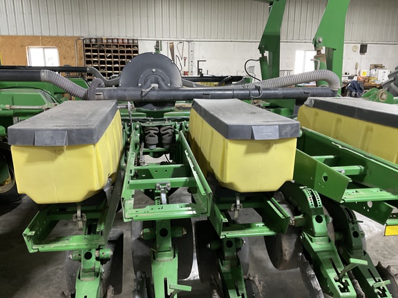 2001 John Deere 1780 Planter
