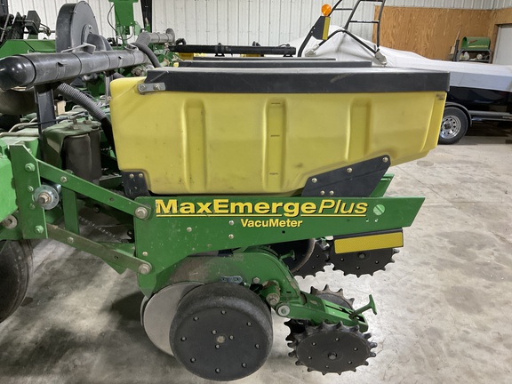 2001 John Deere 1780 Planter
