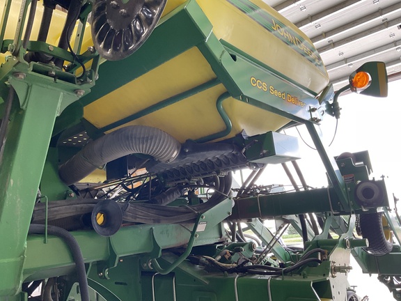 2009 John Deere 1790 Planter