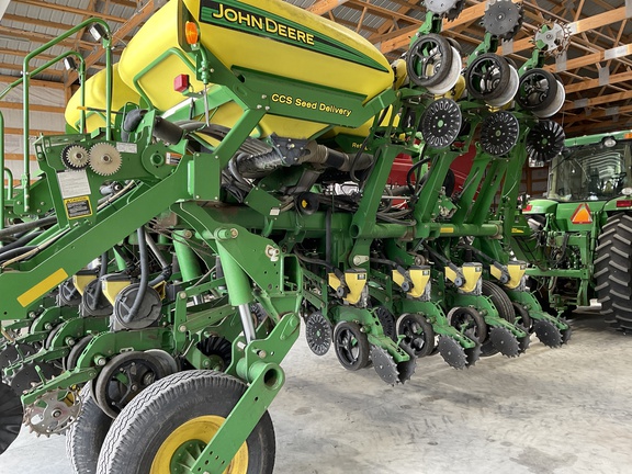 2009 John Deere 1790 Planter
