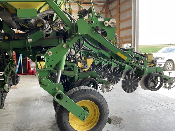 2009 John Deere 1790 Planter