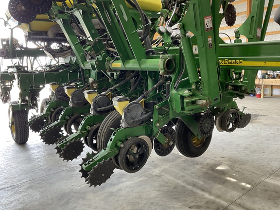 2009 John Deere 1790 Planter