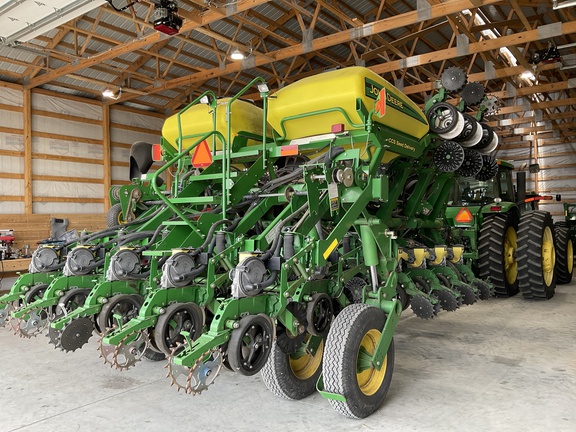 2009 John Deere 1790 Planter