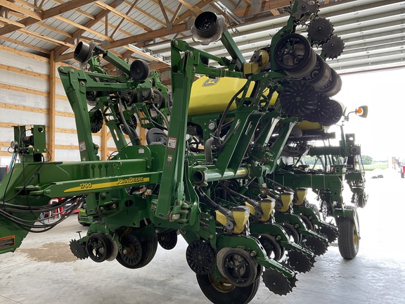 2009 John Deere 1790 Planter