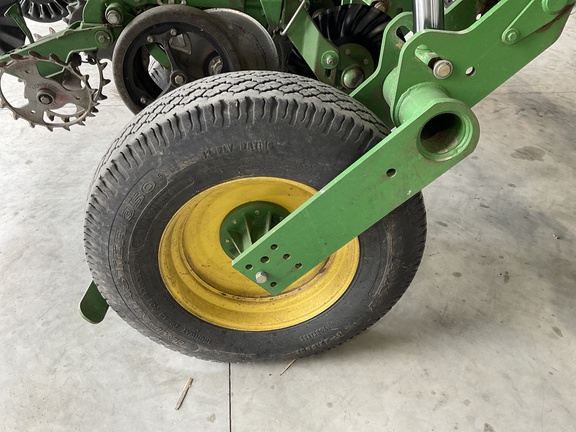 2009 John Deere 1790 Planter