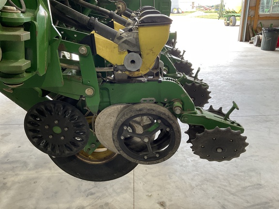 2009 John Deere 1790 Planter
