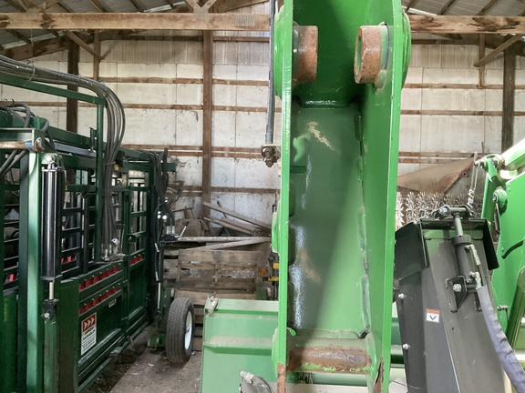 2012 John Deere 7215R Tractor