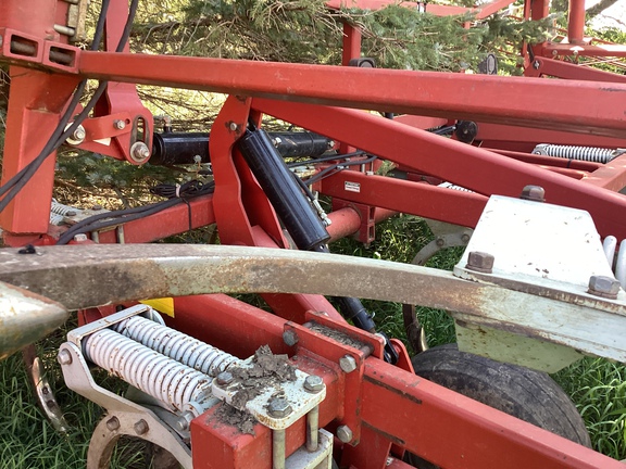 2003 Wil-Rich 5800 Chisel Plow
