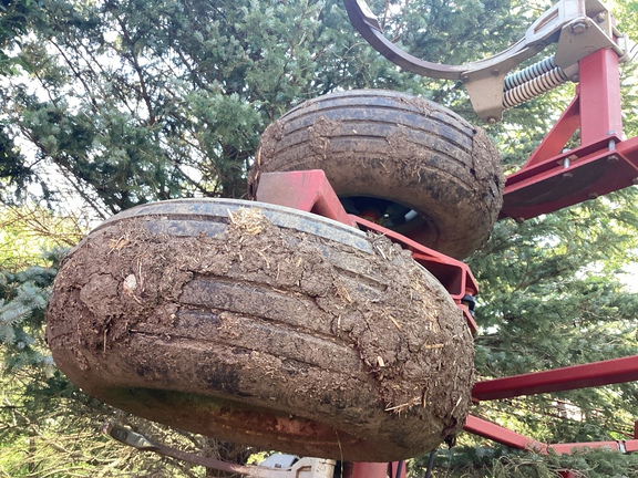 2003 Wil-Rich 5800 Chisel Plow