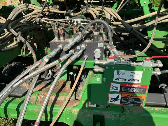 2023 John Deere N542C Air Seeder