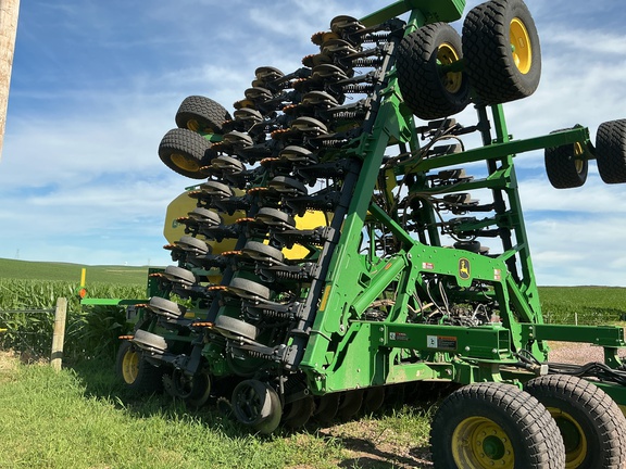 2023 John Deere N542C Air Seeder