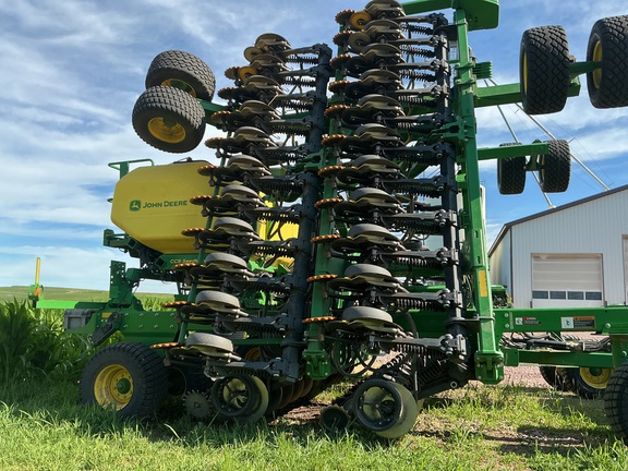 2023 John Deere N542C Air Seeder