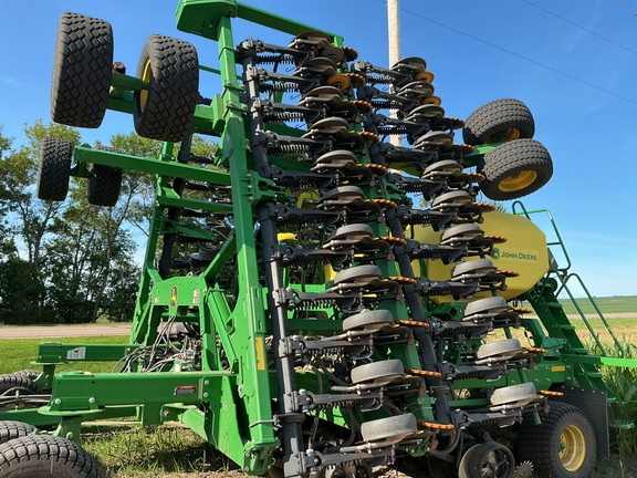2023 John Deere N542C Air Seeder
