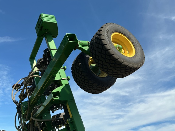 2023 John Deere N542C Air Seeder