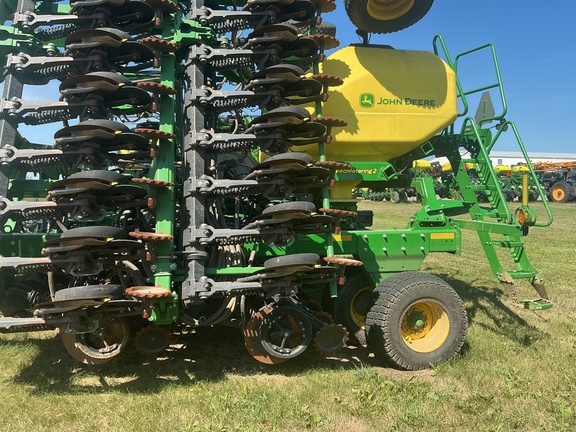 2023 John Deere N542C Air Seeder