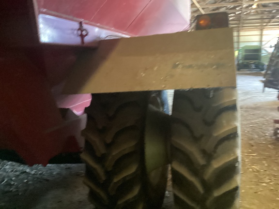 2007 Demco 950 Grain Cart