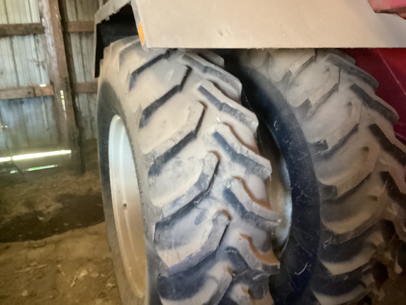 2007 Demco 950 Grain Cart
