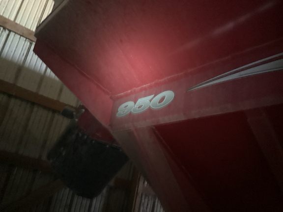 2007 Demco 950 Grain Cart