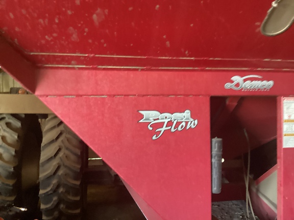 2007 Demco 950 Grain Cart