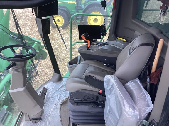 2025 John Deere S7 800 Combine