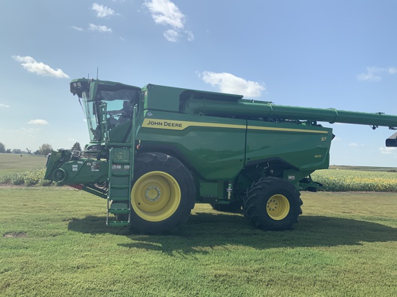 2025 John Deere S7 800 Combine