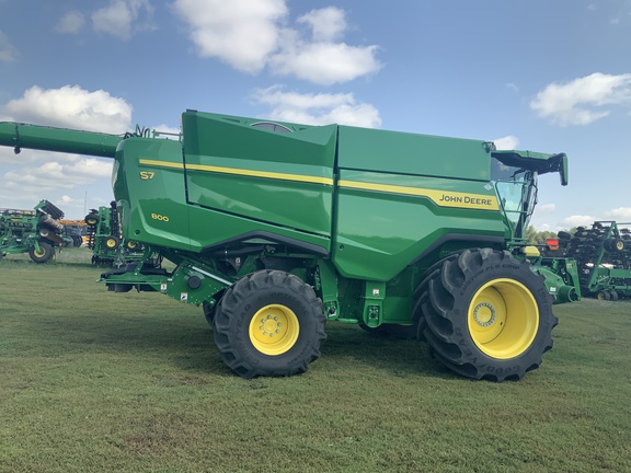2025 John Deere S7 800 Combine