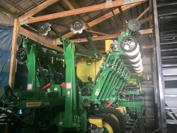 2022 John Deere 1795 Planter