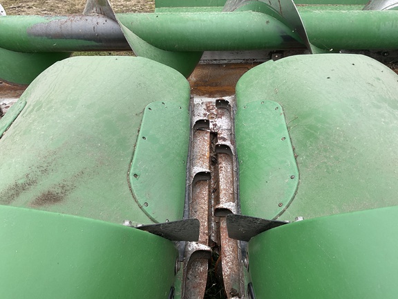 2014 John Deere 608C Header Corn Head