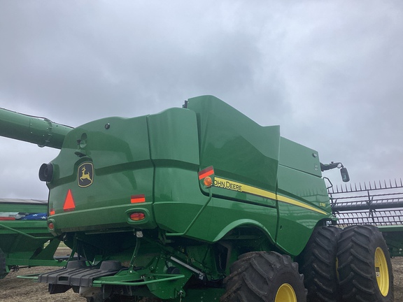 2022 John Deere S780 Combine