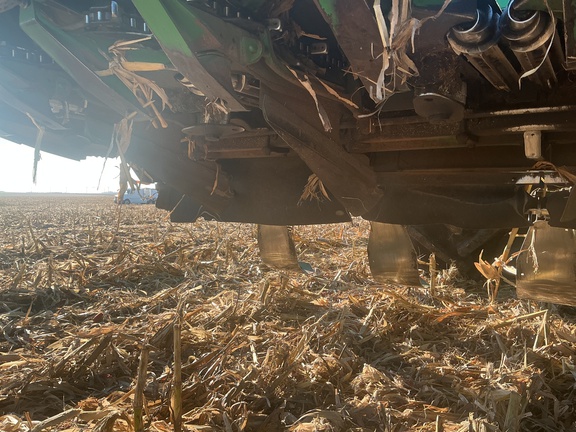 2010 John Deere 608C Header Corn Head