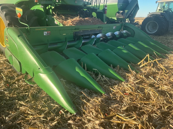 2010 John Deere 608C Header Corn Head