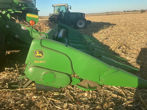 2010 John Deere 608C Header Corn Head